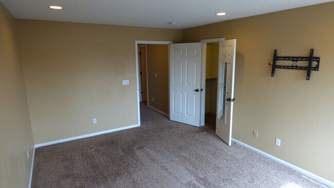 Building Photo - $0 DEPOSIT OPTION. CHARMING 3-BEDROOM HOME IN GREEN VALLEY RANCH WITH SPACIOUS LAYOUT & PRIME LOC...