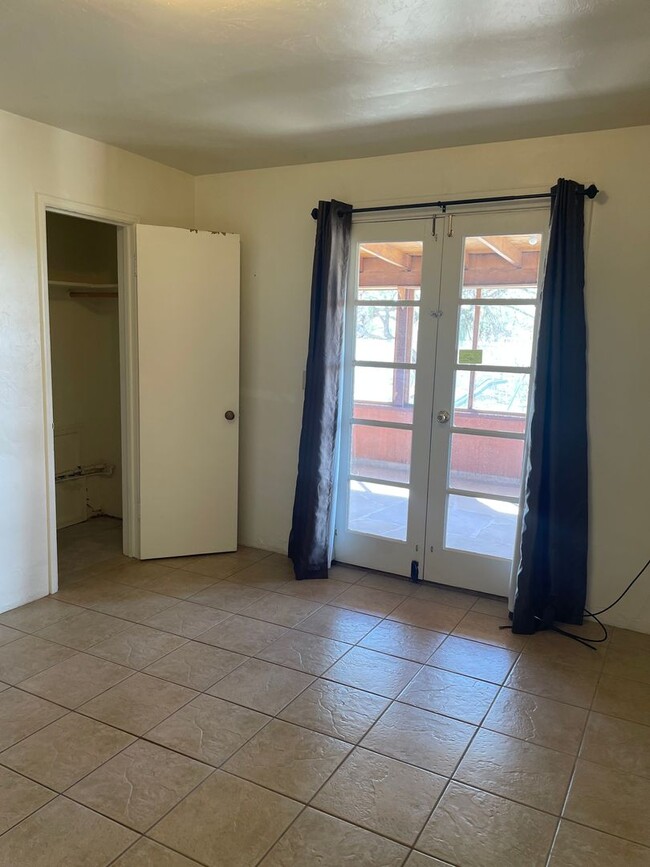 Building Photo - Lovely 3 Bedroom House with Stunning Mount...