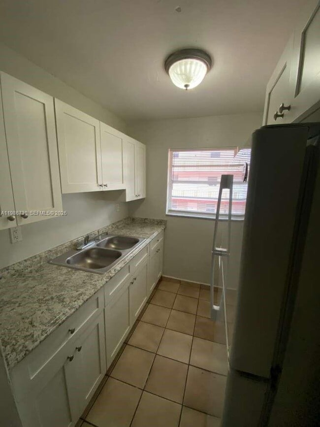 Building Photo - 4655 Palm Ave