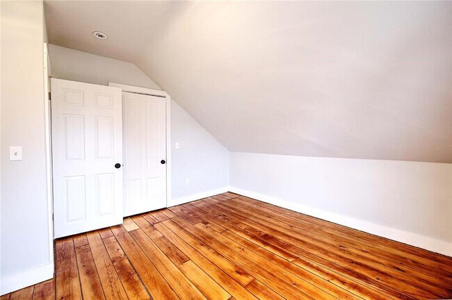 Building Photo - 21 Brewster St