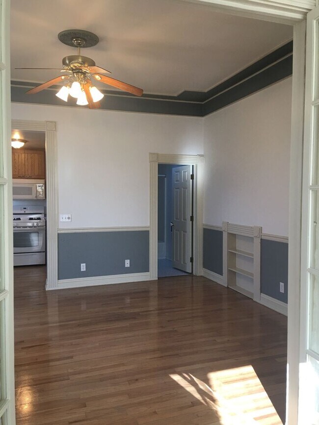 Building Photo - Beautiful Ground Level 1Bed/1Bath with out...