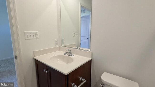 Building Photo - 11 Edinburgh Ct