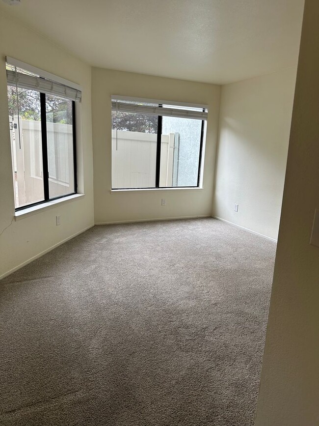 Building Photo - Pismo Beach Condo with Garage