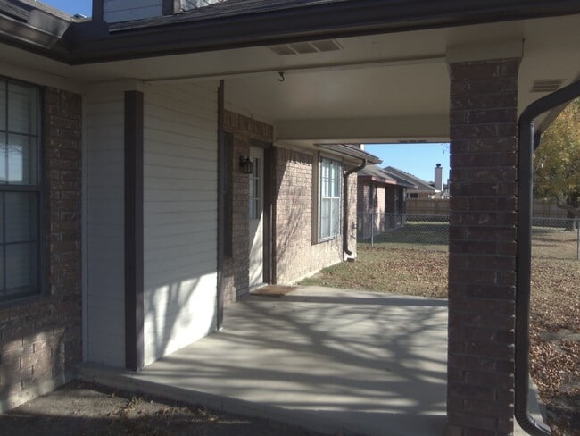 Building Photo - 4510 Fawn Dr