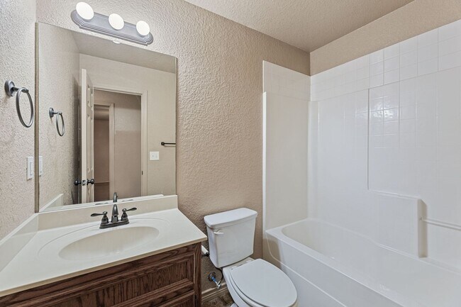 Building Photo - 609 Karey Dr