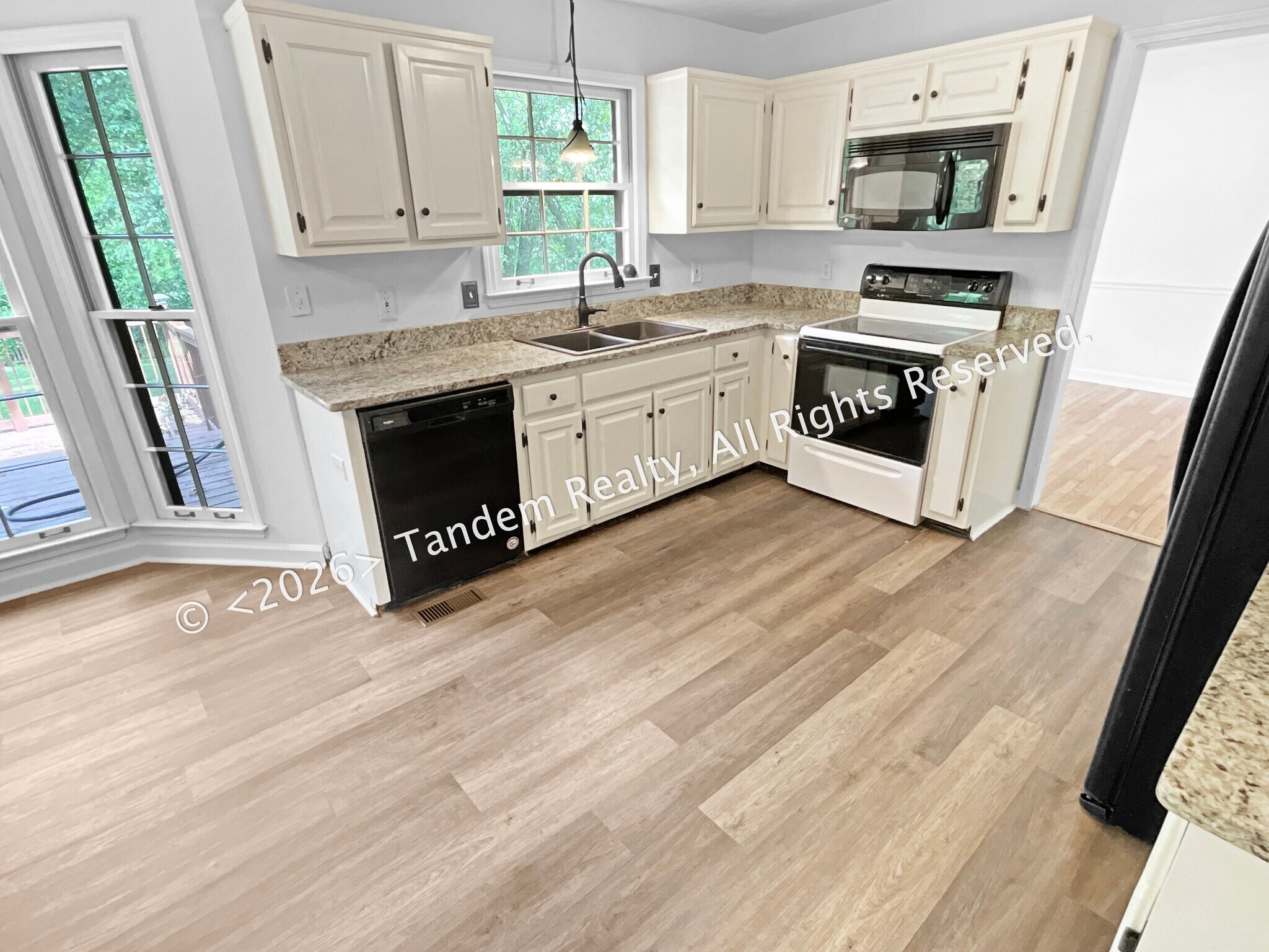 Building Photo - 309 Oakcrest Ct