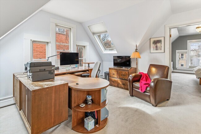 Building Photo - 3135 N Seminary Ave