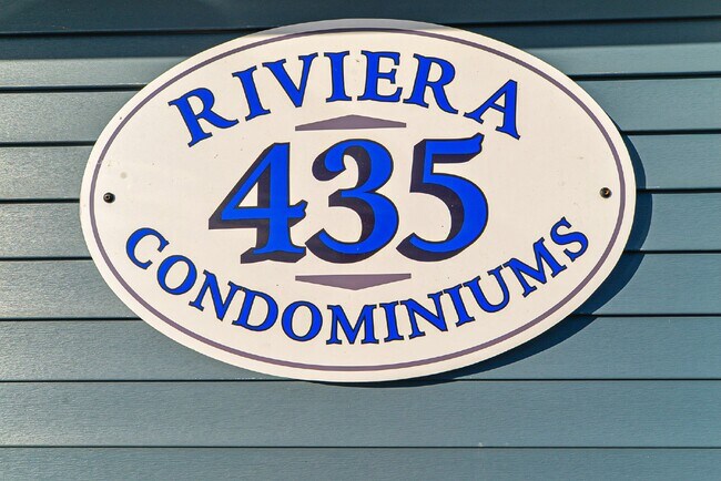 Building Photo - Gorgeous 2 bedroom very spacious condo at the Riviera
