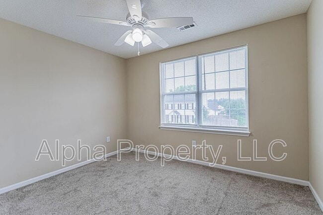 Building Photo - 8 Cotter Ln
