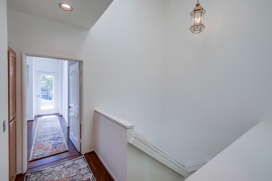 Building Photo - 7140 Calabria Ct