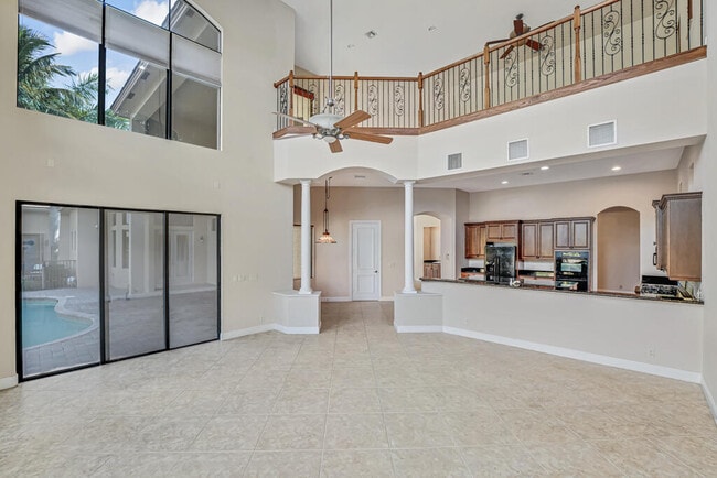 Building Photo - 10513 Versailles Blvd