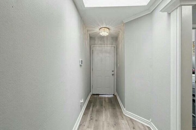 Building Photo - 404 Lindsay Pl SW