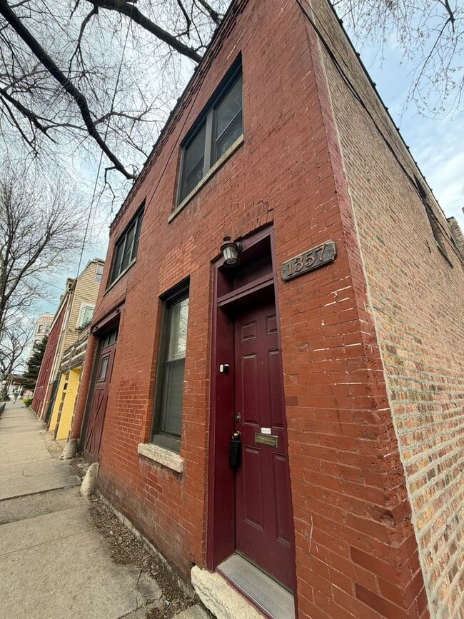 Building Photo - 1357 N Wolcott Ave