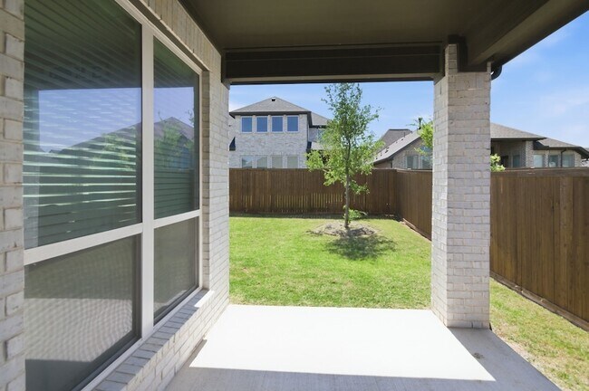 Building Photo - 910 Winter Cherry Ln