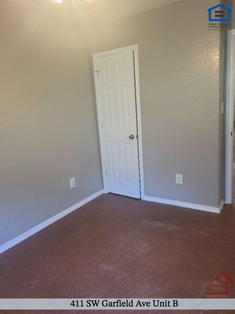 Building Photo - 411 SW Garfield Ave