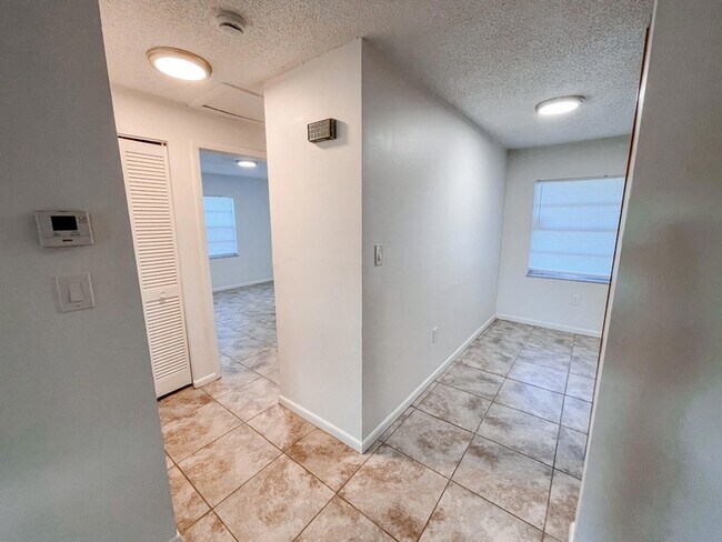 Building Photo - 122 Laidback Way