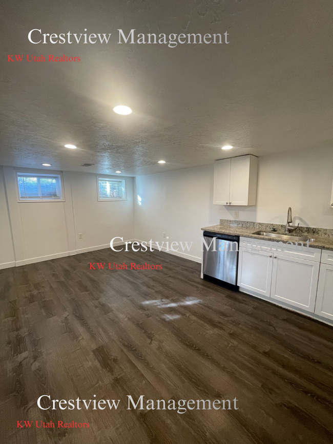 Building Photo - Martin Triplex