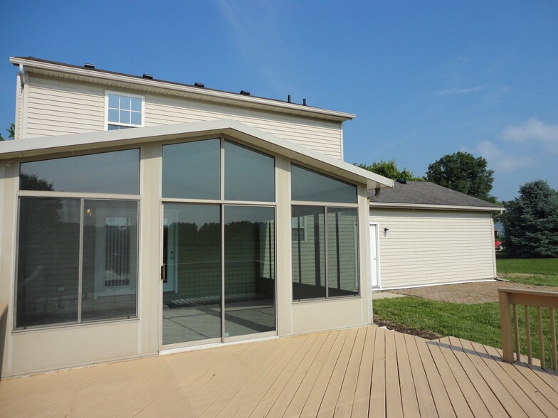 Building Photo - 912 N Garver Rd