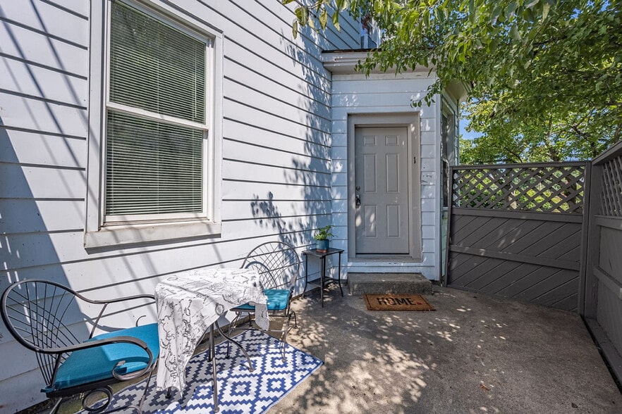 Building Photo - 5651 Ridge Ave