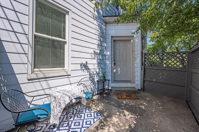 Building Photo - 5651 Ridge Ave
