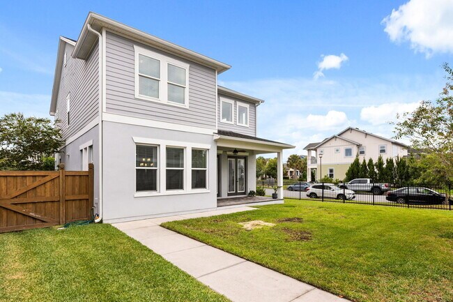Building Photo - 13785 Behring Ave