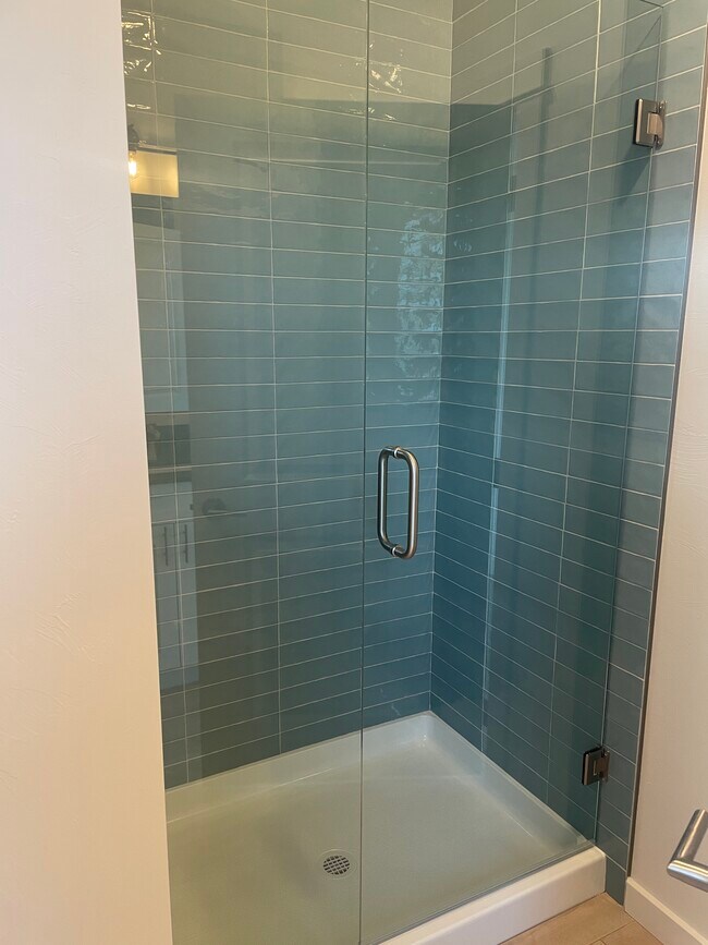 Building Photo - 2221 Willow Dr