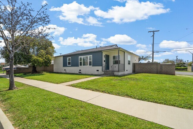 Primary Photo - 3504 Sandwood St