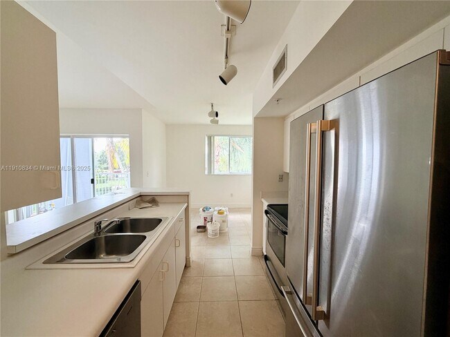 Building Photo - 2600 S University Dr