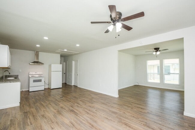 Building Photo - 3013 Brackenridge St