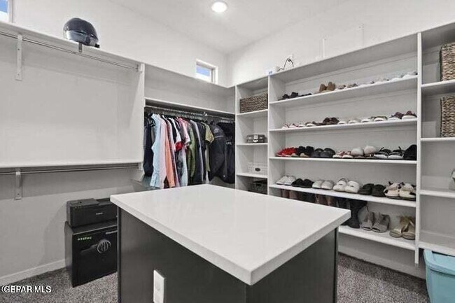 Building Photo - 905 Cottage Pl