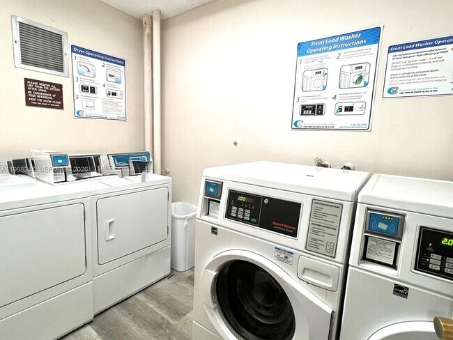 Building Photo - 1300 NE Miami Gardens Dr