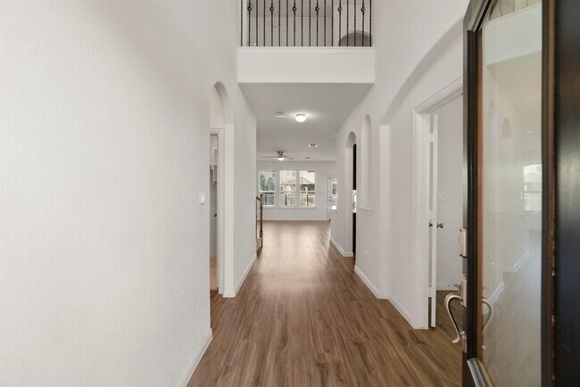 Building Photo - 400 Mante Ct