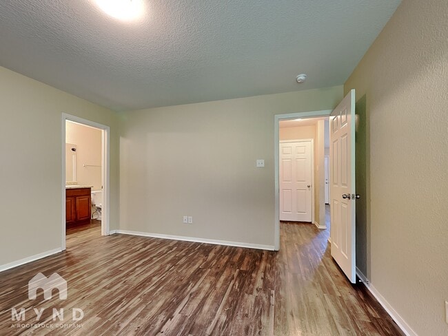 Building Photo - 301 Westwood Dr