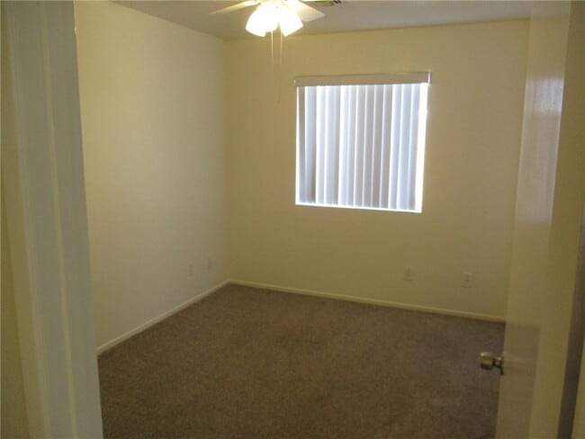 Building Photo - 1489 Bluffs Cir
