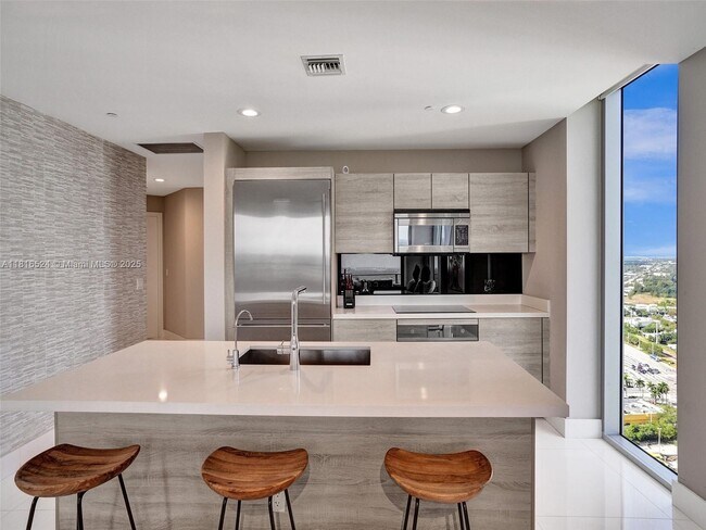 Building Photo - 16385 Biscayne Blvd