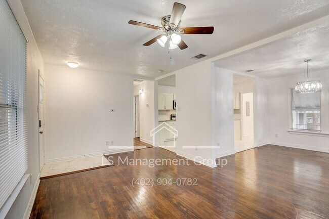 Building Photo - 132 Nelson Ave
