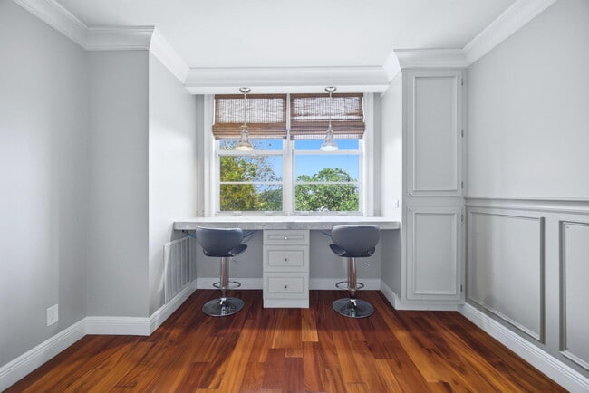 Building Photo - 2901 S Palm Aire Dr