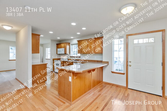 Building Photo - 13407 11th Pl W