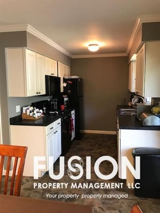 Building Photo - Spacious 3-Bedroom Home with POOL, Garage & Fenced Yard – New North End