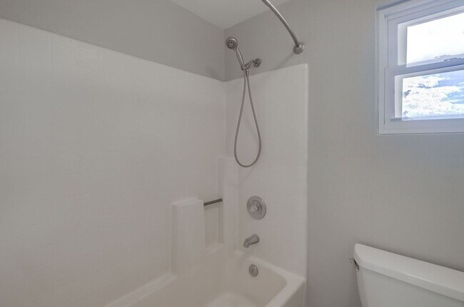 Building Photo - **Available Now*** Encinitas,  4 bedroom, ...