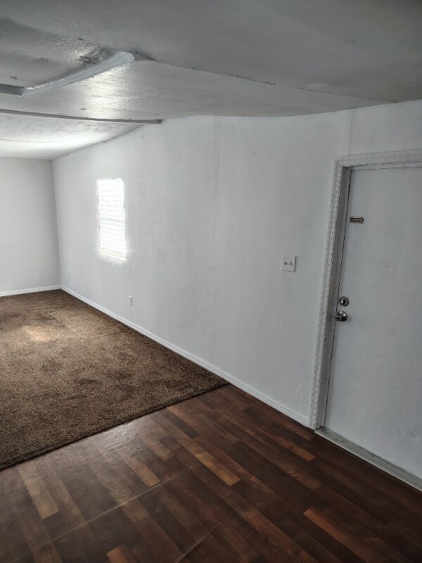 Building Photo - 210 SE Camelot Loop