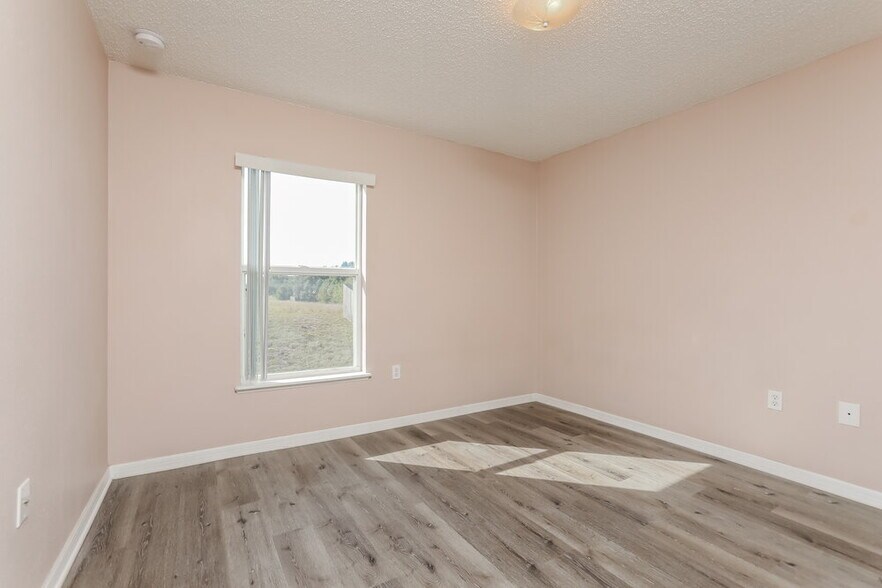 Building Photo - 2142 Sandridge Cir