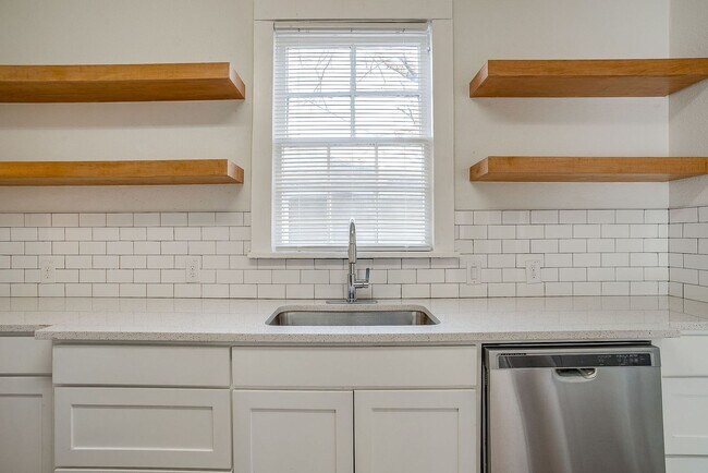 Building Photo - Large Newly Remodeled Home in Historic Fairmont- 4 Bedroom, 2 Bath- 76104