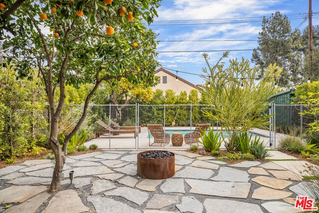 Building Photo - 1024 N Naomi St