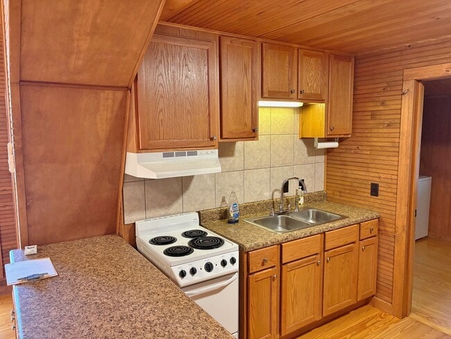 Building Photo - 1 Bedroom, 1 bath House