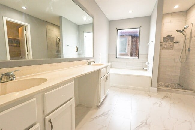 Building Photo - 815 Valleycreek Rd