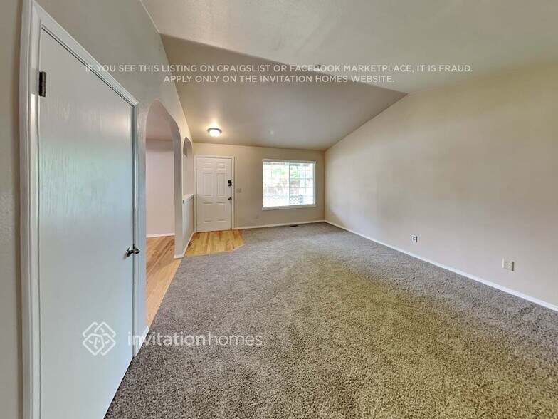 Building Photo - 6811 62nd Dr NE