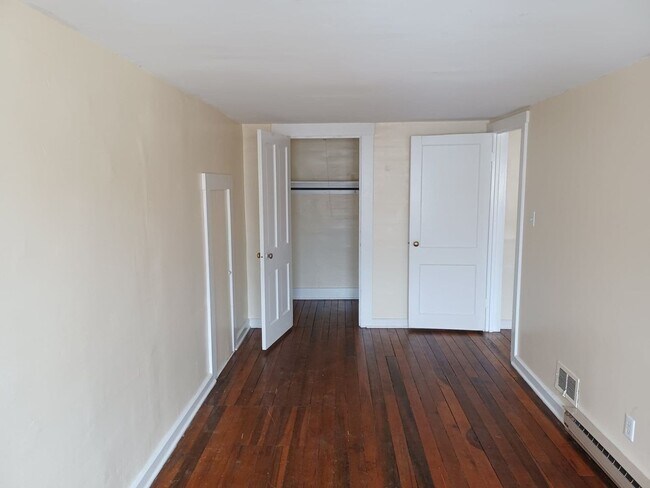 Building Photo - 85 N Kennebec Ave
