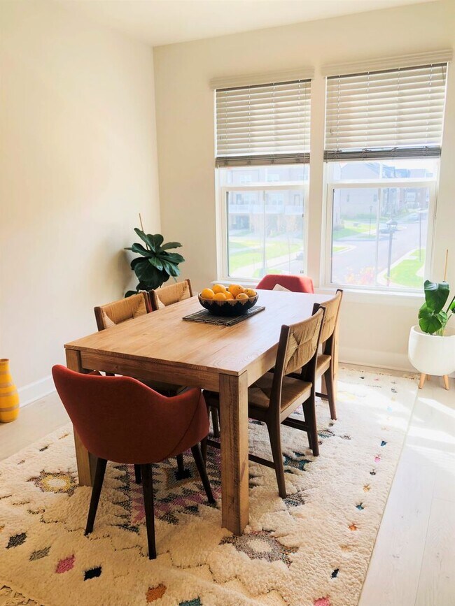 Building Photo - Newly Built Townhome with Tons of Space an...