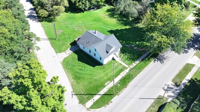 Building Photo - 2128 Fordney St